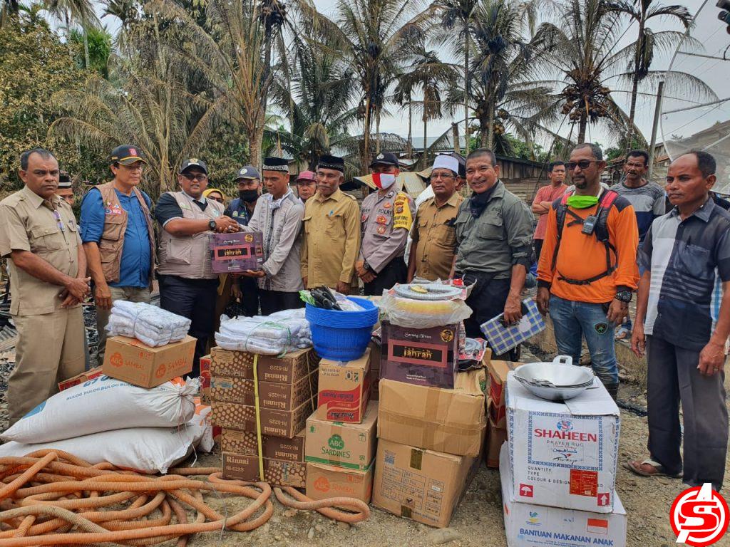 Leubok Pusaka Membara, Wabup Fauzi Yusuf Serahkan Bantuan Masa Panik