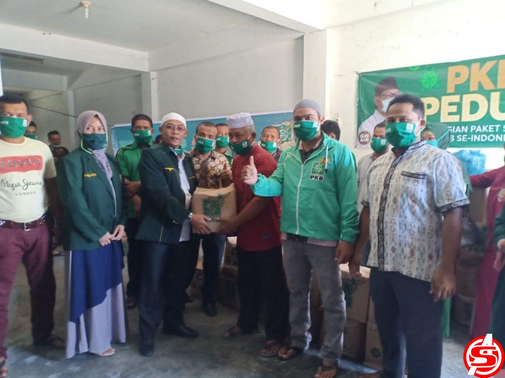 PKB Bagikan Ratusan Paket Sembako dan Ribuan Masker