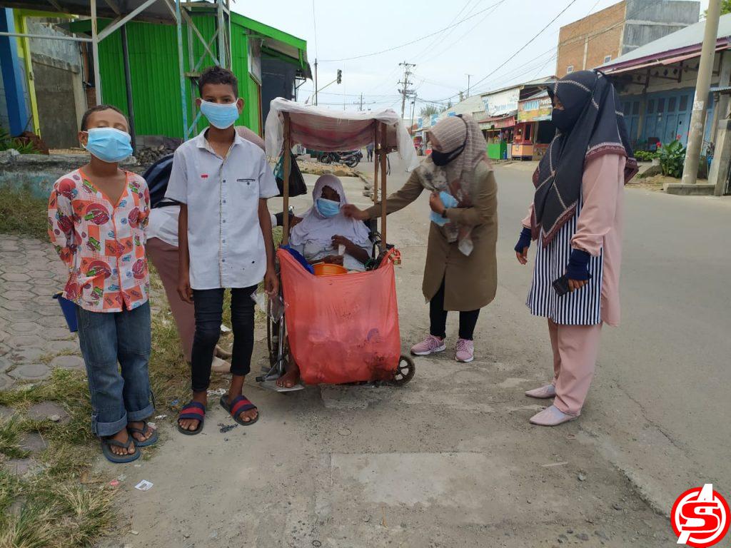PELITA Lhokseumawe Bagikan Seribu Masker dan Vitamin C