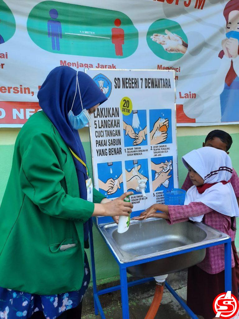 Mahasiswa KKN 365 Sosialisasi Prokes Covid-19 di Dewantara