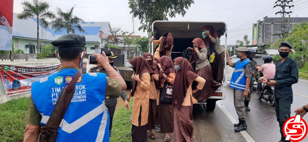 Tim Peucroek Satgas Covid-19 Aceh Utara Tangkap Pelajar Bolos Sekolah