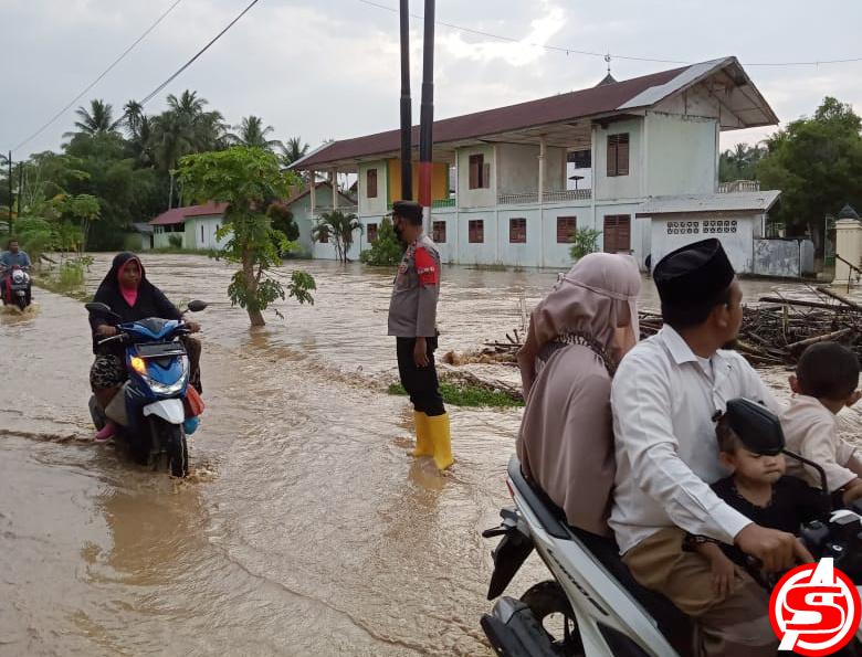 Banjir di Nisam, Kapolsek bersama Personil Pantau Kondisi Terkini
