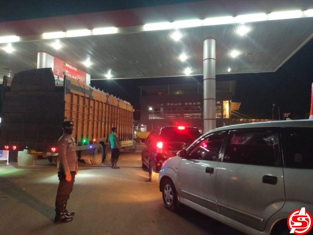 Polres Lhokseumawe Siaga, Antrian Kendaraan Menyemut di Setiap SPBU