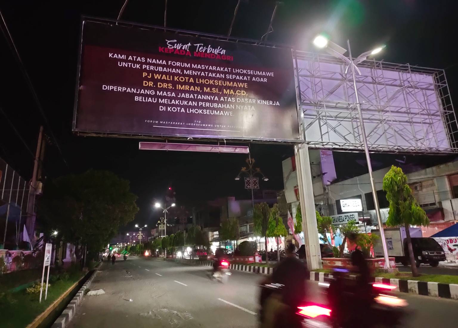 Ada Baliho Minta Mendagri Perpanjang Jabatan Pj Walikota Lhokseumawe