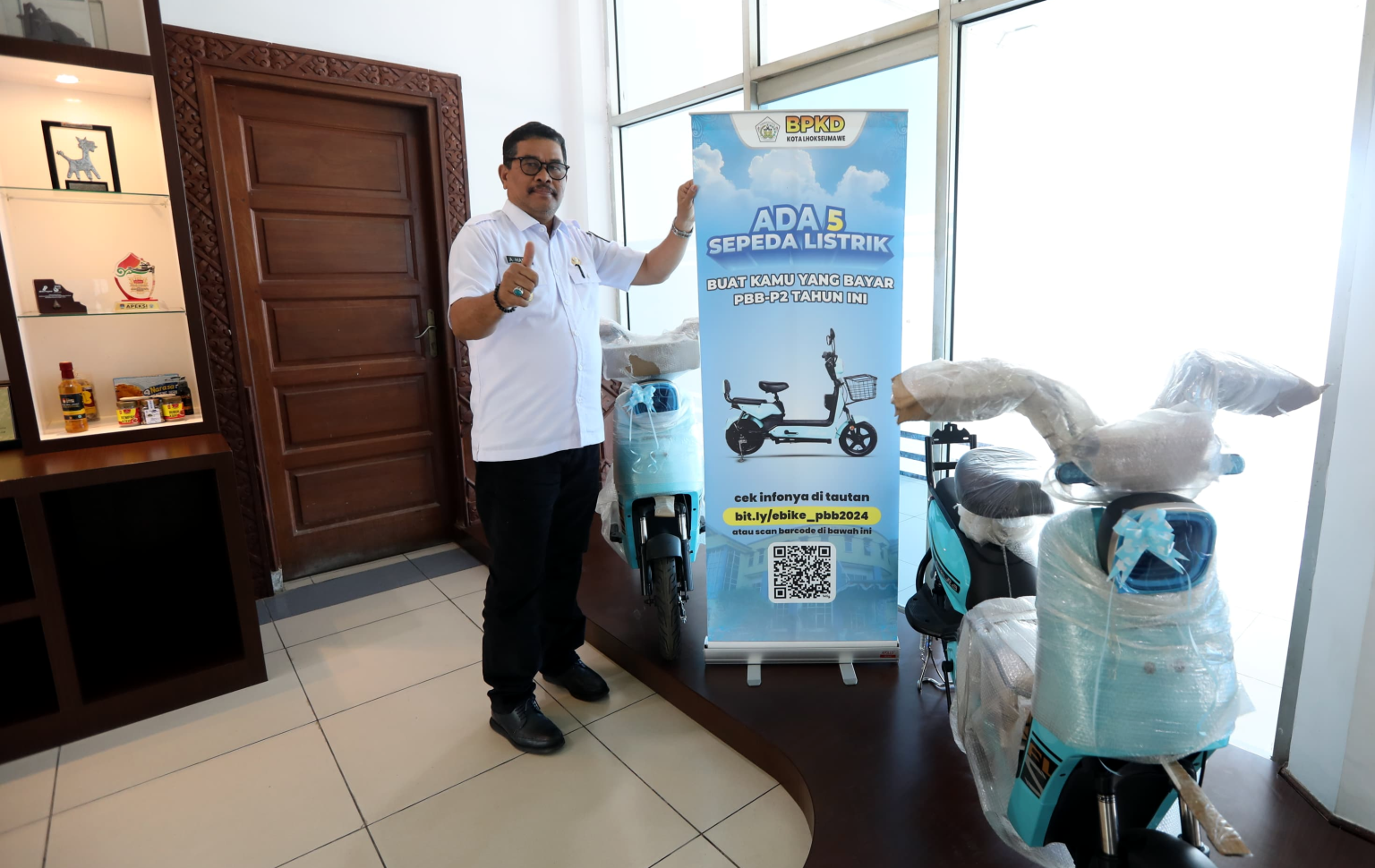 Pj. Wali Kota Lhokseumawe Bagi-Bagi Sepeda Listrik Untuk Pembayar PBB-P2