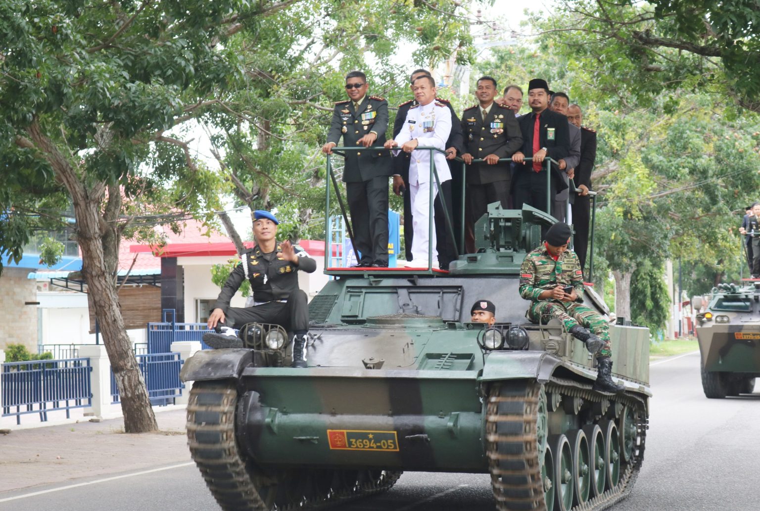 Semarak HUT Ke- 79 TNI di Korem Lilawangsa Bersama Panser Anoa