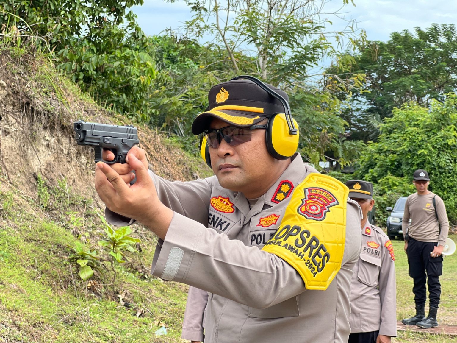 Kapolres Lhokseumawe Pimpin Latihan Menembak Bersama Personil