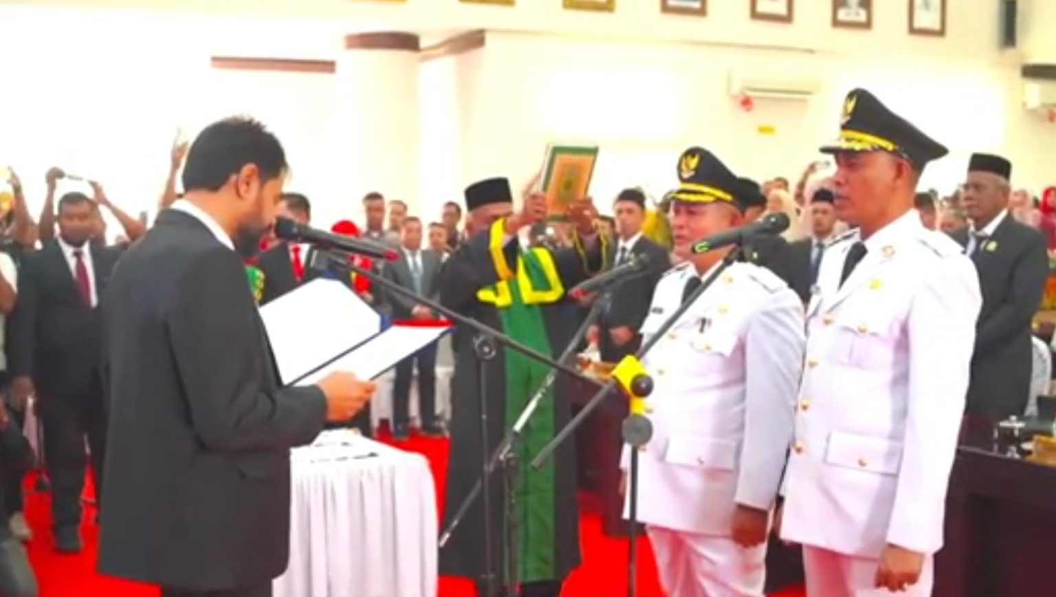 Sah, Mualem Lantik Ayah Wa-Panyang jadi Bupati-Wakil Bupati Aceh Utara