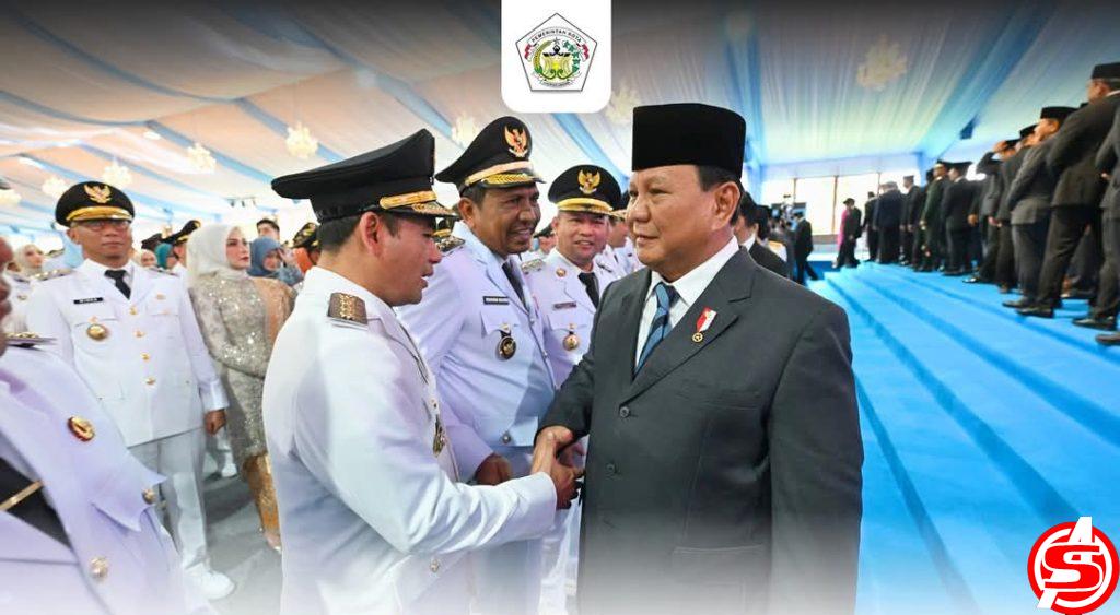 Walikota Sayuti Berjabat Tangan Bersama Presiden Prabowo Subianto