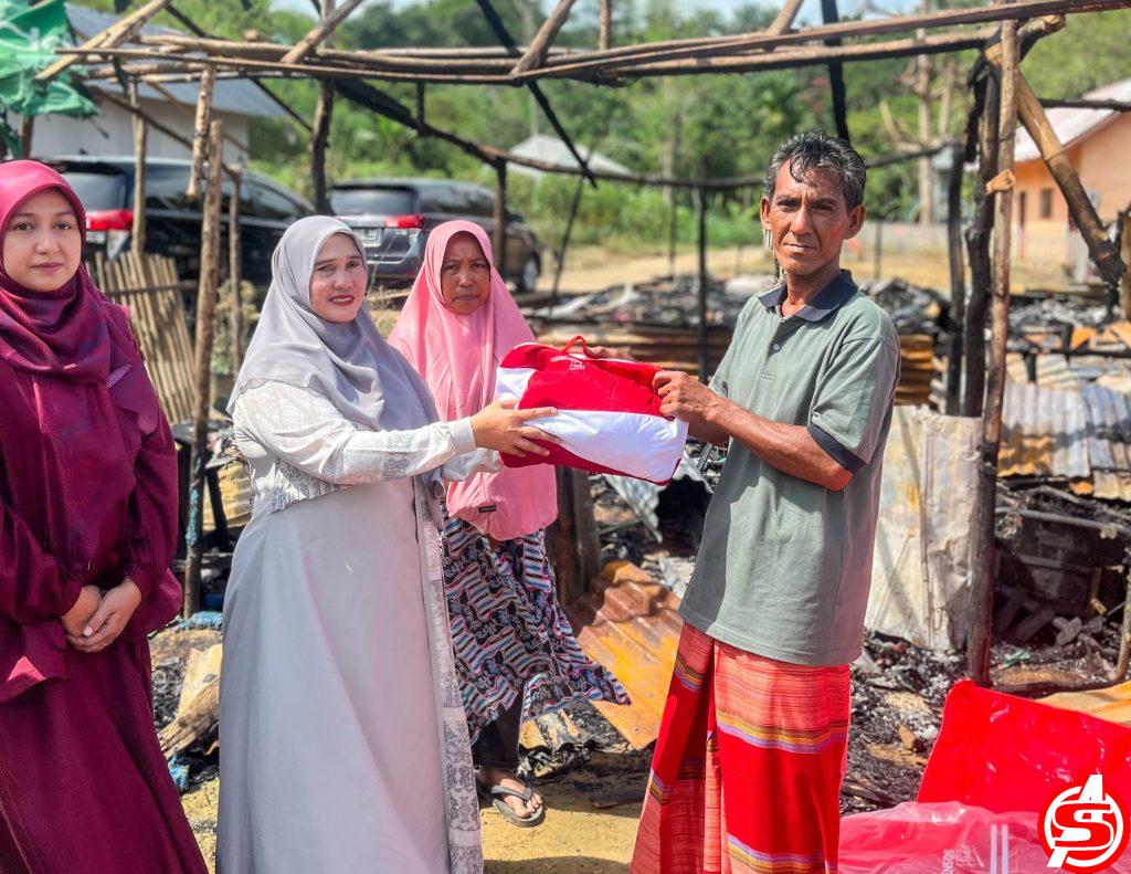 Gerak Cepat, Istri Wakil Walikota Bantu Korban Kebakaran di Lhokseumawe