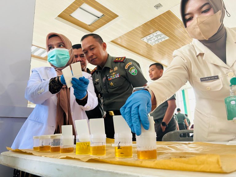 Puluhan Perwira TNI Korem Lilawangsa Tes Urine Dadakan