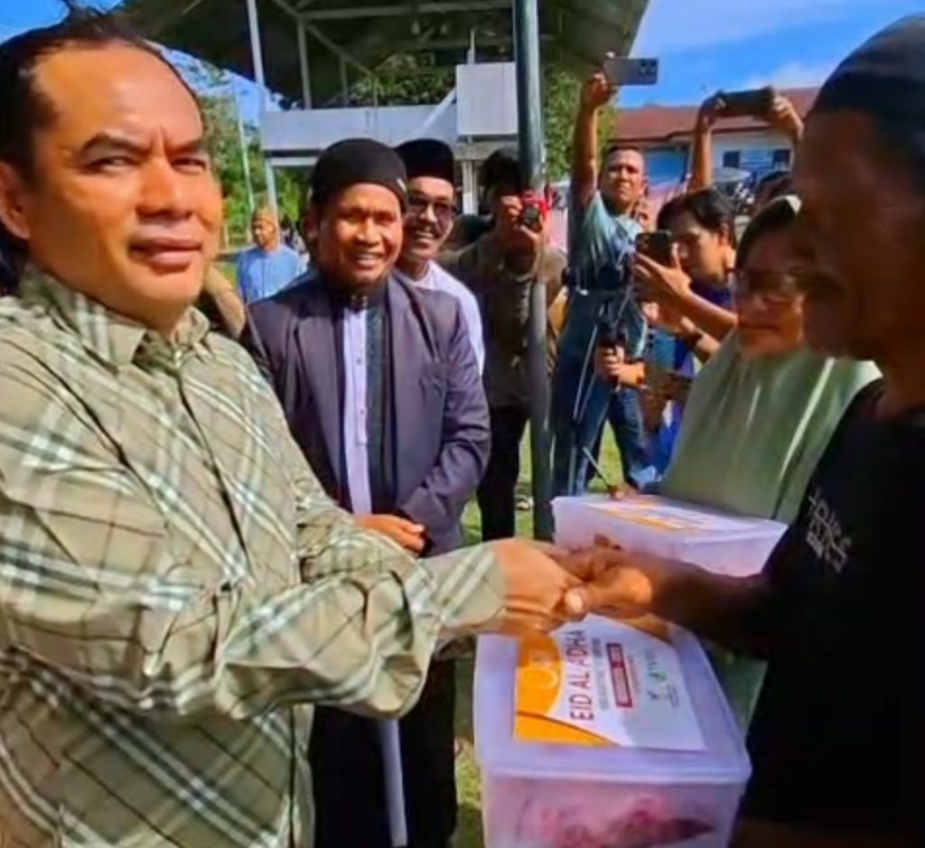 Ratusan Warga Lhokseumawe Terima Paket Daging Qurban YKMI