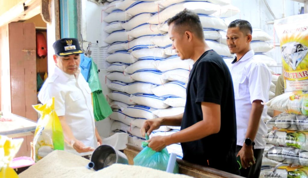 Cegah Beras Oplos,Wali Kota Lhokseumawe Sidak Grosir Beras Pasar Inpres