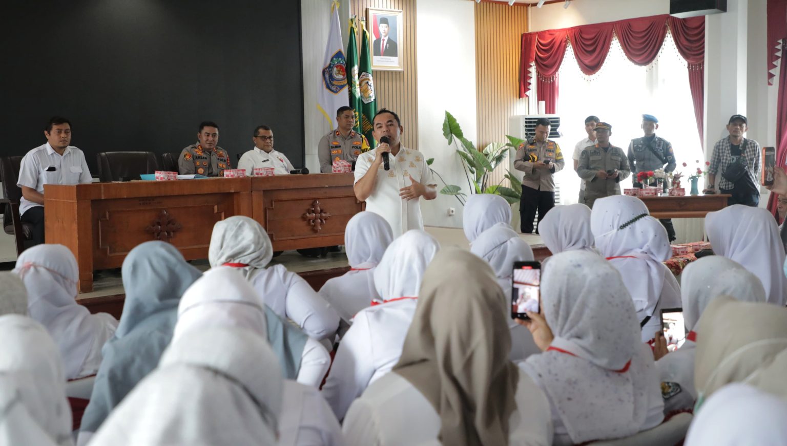 Status Tak Kunjung Jelas, Ratusan Nakes Non-PPPK Demo Kantor Wali Kota Lhokseumawe