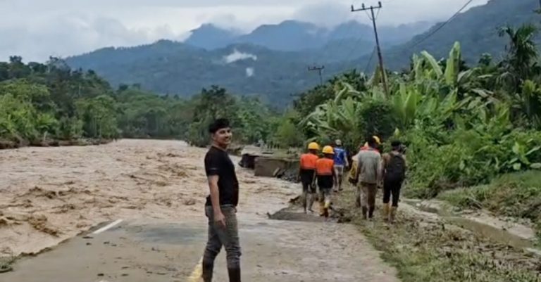 Dua Hari Jalan Kaki, Petugas PLN Aceh Tempuh 56 Km Demi Selamat dari Kepungan Banjir
