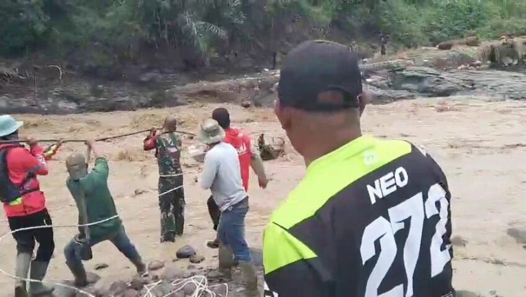 Aksi Dramatis Prajurit TNI: Antar Bantuan dengan Bergelantung di Atas Seling ke Dua Desa Terisolir di Aceh Tengah