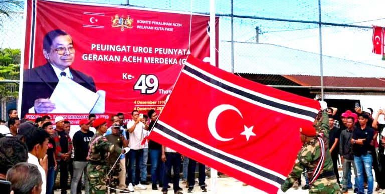 Upacara Milad GAM ke-49: Ketua DPRK Kumandangkan Azan Saat Pengibaran Bendera