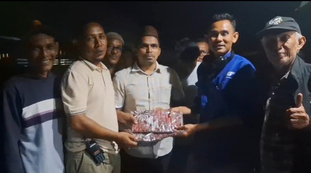 Warga Hagu Selatan Salurkan Bantuan untuk Korban Banjir di Sawang Aceh Utara