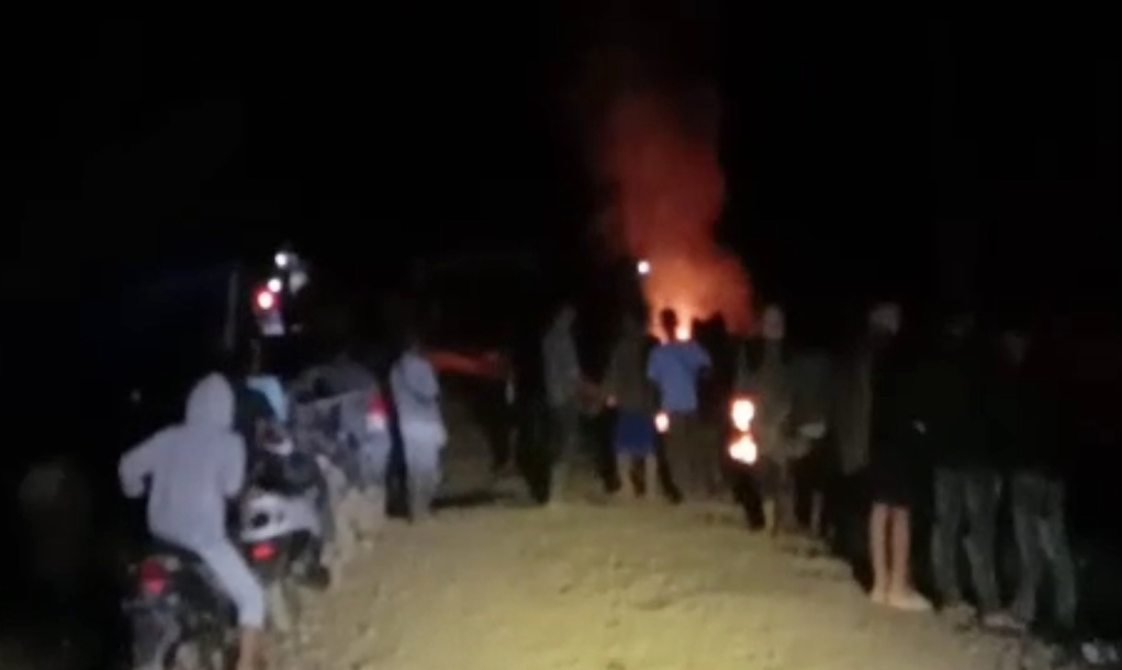 Emosi Tak Kebagian Bantuan, Massa Jarah dan Bakar Truk Logistik Banjir di Aceh Utara