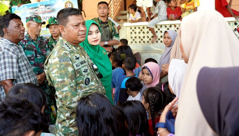 Anak-Anak Pengungsi Aceh Utara Sambut Hangat Danrem Lilawangsa dalam Aksi Kemanusiaan Pascabanjir