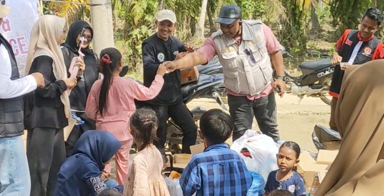 Tgk Jeunib Turun Langsung ke Lokasi Banjir, Kawal Bantuan dan Trauma Healing Warga Aceh Utara
