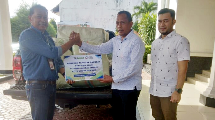 PT PGE Salurkan Ratusan Busana Ibadah dan Sapi Meugang untuk Korban Banjir Lhokseumawe