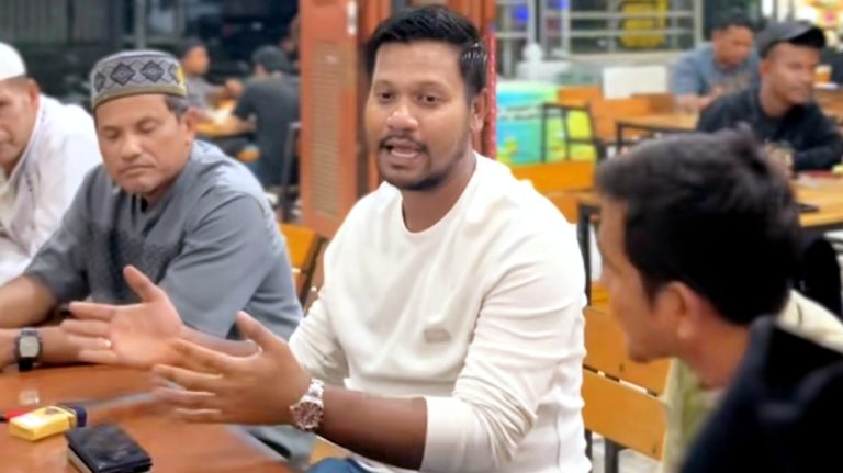 Usai Tarawih, Ketua DPRK Lhokseumawe Serap Aspirasi Warga Muara Satu