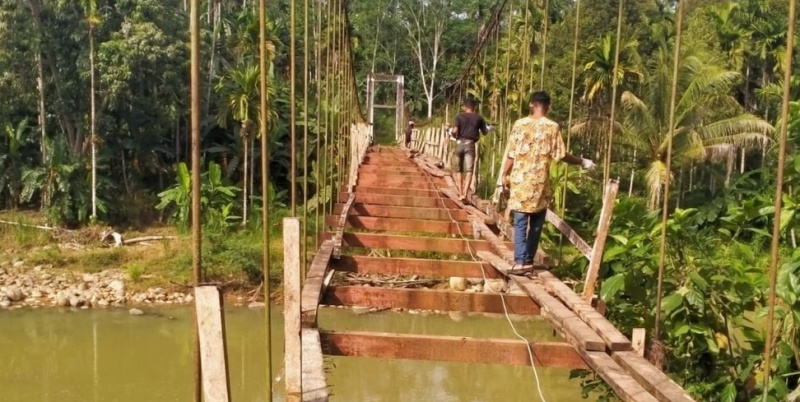 Bantu Warga Pedalaman, Kodim Aceh Utara Kebut Rehab Jembatan Perintis Sawang